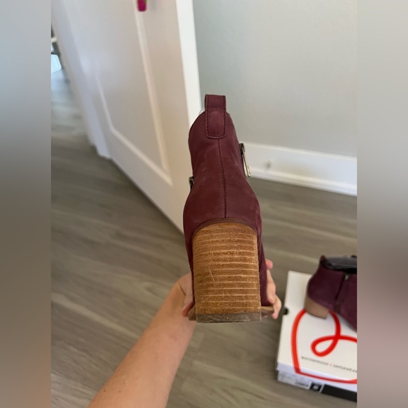 Blondo Burgandy Waterproof Boots Size 8 - Picture 5 of 7